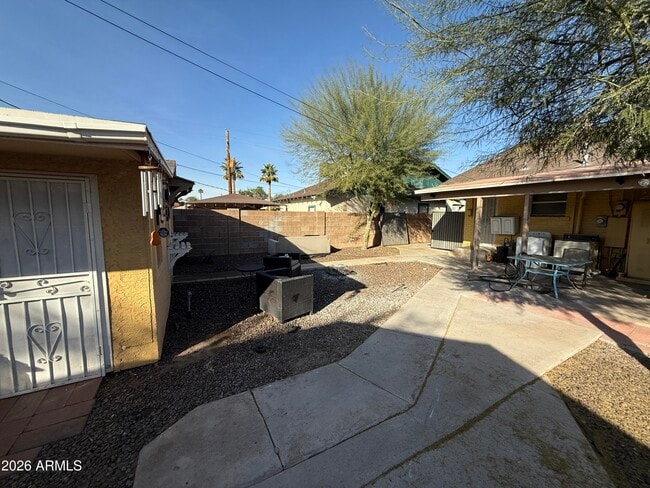 Building Photo - 1005 E Moreland St