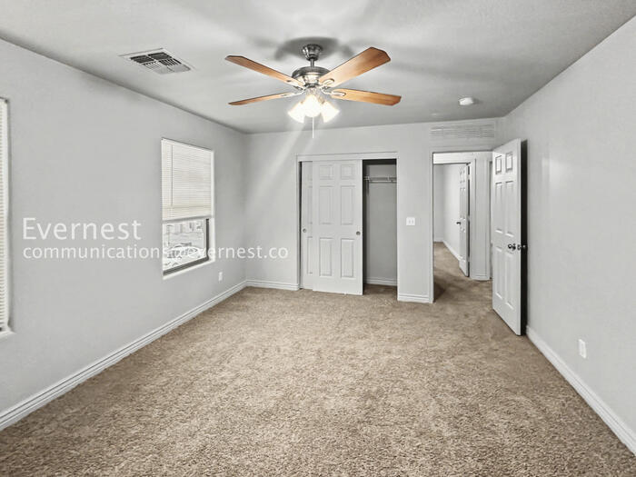 Building Photo - 2210 N 91st Ln