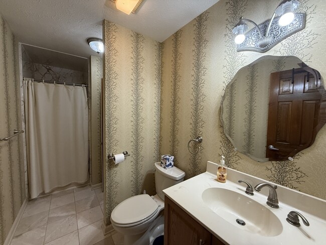 Building Photo - 4016 Fairway Lakes Dr