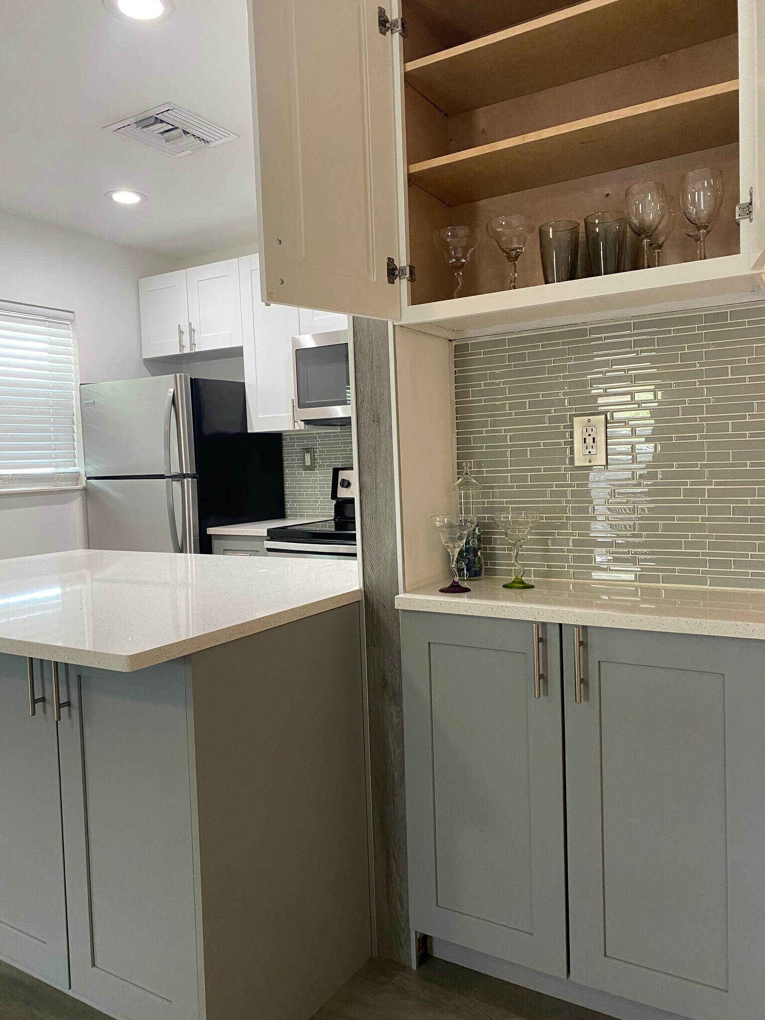 Kitchen and bar - 1220 NE 5th Ter