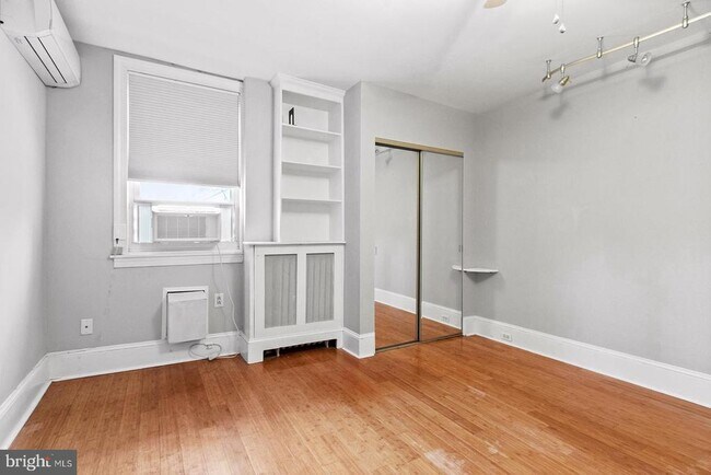 Building Photo - 1320 S Broad St