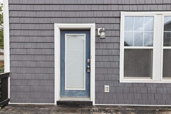 Building Photo - 4bd 3.5bath TWH close to LoSo, South End, Uptown, NoDa