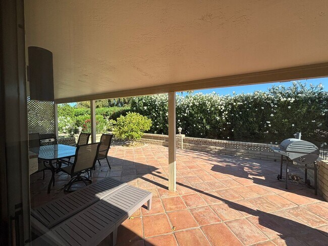 Building Photo - Discover comfortable seasonal living in Mesa, AZ with this well-appointed furnished & updated 2-b...