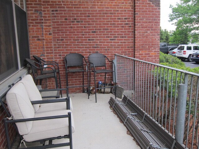 Building Photo - 156 Porter St