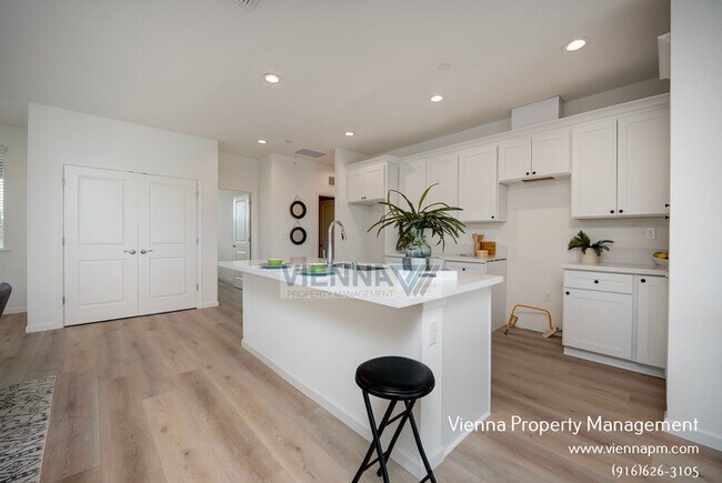 Building Photo - 548 Fox Hunt Wy