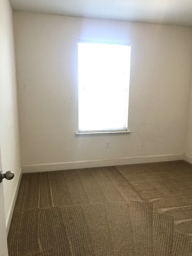 Building Photo - Now Available – 4 Bedroom Home with Loft i...