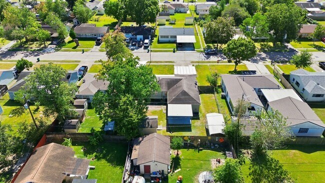 Building Photo - 1203 Valerie Ave