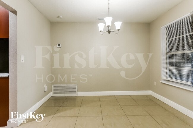 Building Photo - 7560 Venetian St