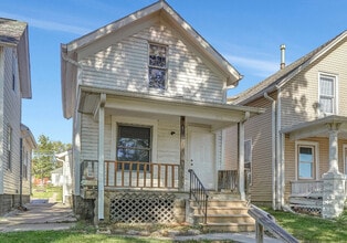 Building Photo - 816 C St