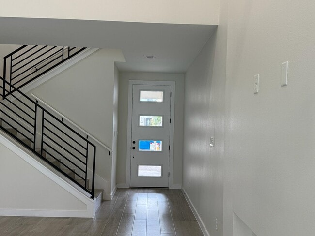 Building Photo - 7511 Cresta Bella St