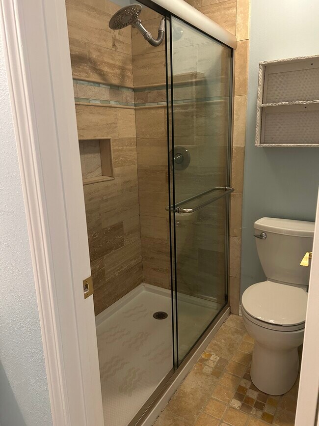 Walk in shower - 116 Cambridge Place Dr