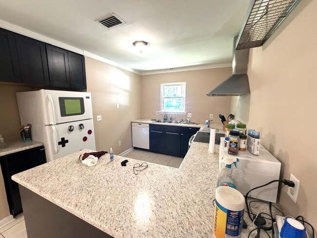 Building Photo - 514 Teal Ln