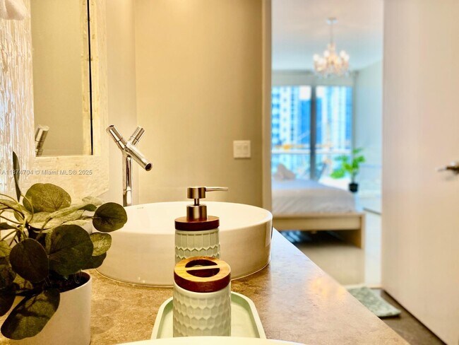 Building Photo - 485 Brickell Ave