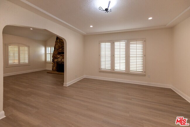 Building Photo - 4360 Kraft Ave