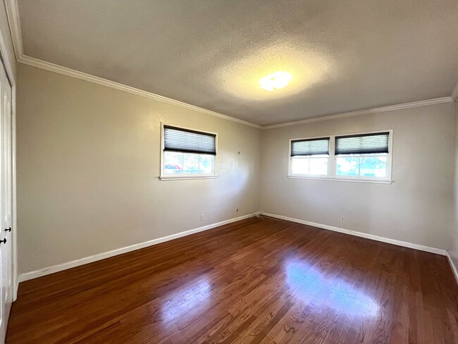 Building Photo - GREAT NEIGHBORHOOD ON A QUIET CUL-DE-SAC 4+2 LARGE BACKYARD