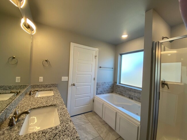 Building Photo - Beautiful Newly Constructed Home in Benton...