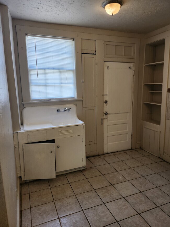 Building Photo - 327 S Capitol Pkwy