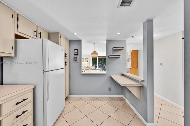 Building Photo - 3001 W Rolling Hills Cir