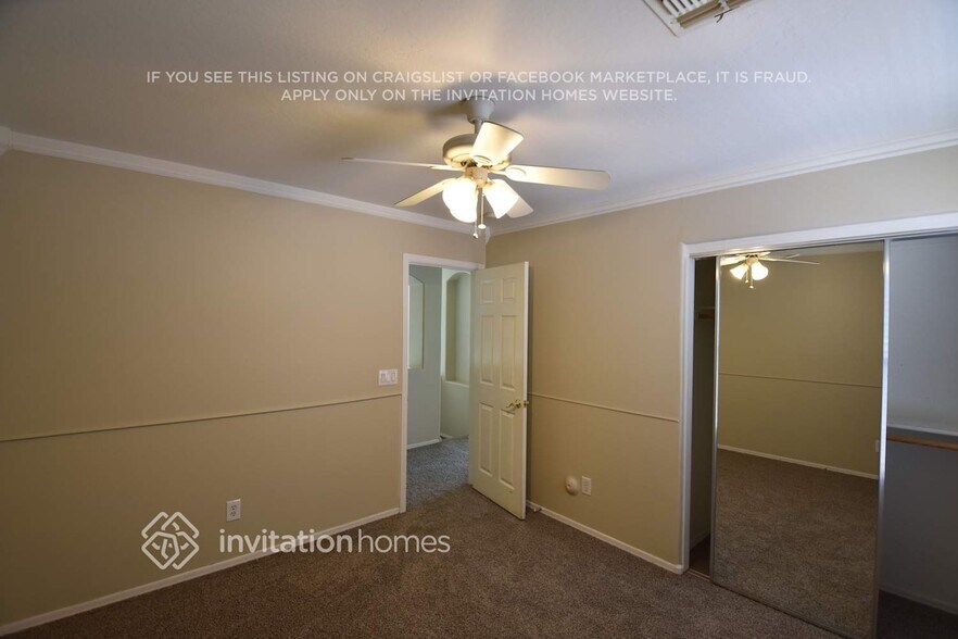 Building Photo - 7613 S 65th Ln