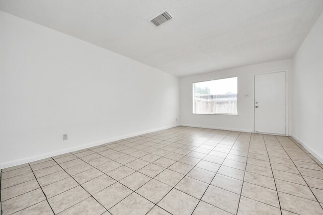 Building Photo - 15534 Weldon Dr