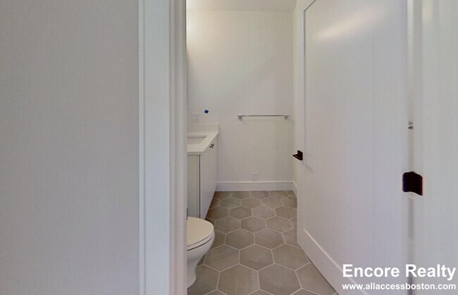 Building Photo - 104-106 Warren St. Unit 11