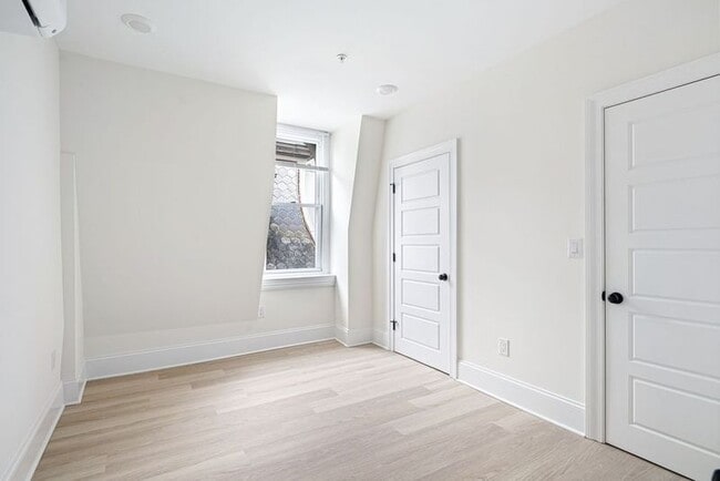 Building Photo - 1913 Wallace St