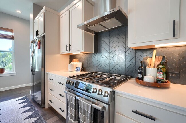 Building Photo - End Unit Townhome
