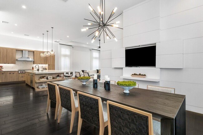 Building Photo - 9109 Fiano Pl