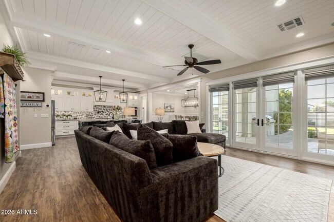 Building Photo - 2013 E Mallory St