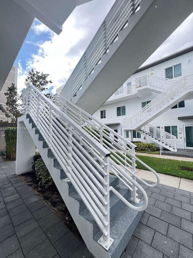 Building Photo - 10229 NW 64th Terrace