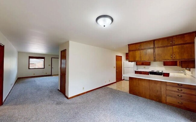 Building Photo - 2722 Stewart Dr
