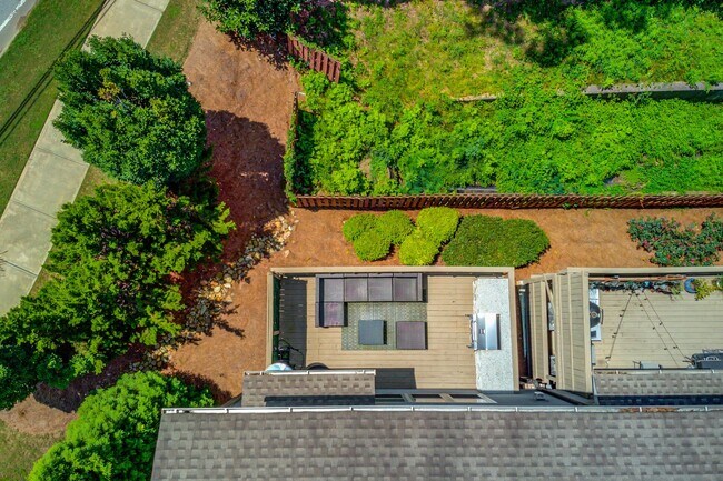 Building Photo - 1450 Edgebrook Ct NE