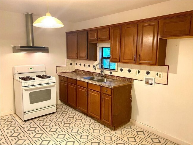 Building Photo - 6211 Club Terrace