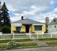 Building Photo - Home in Bremerton.