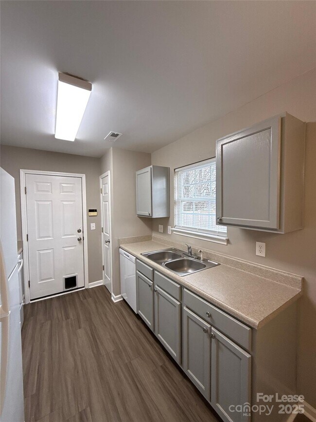 Building Photo - 3631 Joel Turner Dr