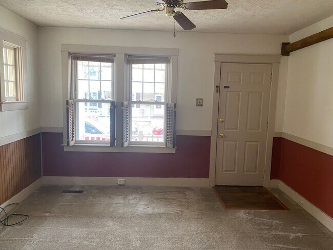 Building Photo - Beautiful 2 Bedroom Semi-Detached Home in Lancaster!