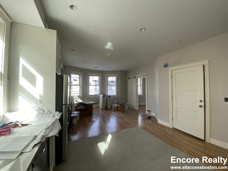 Building Photo - 70 Spring St