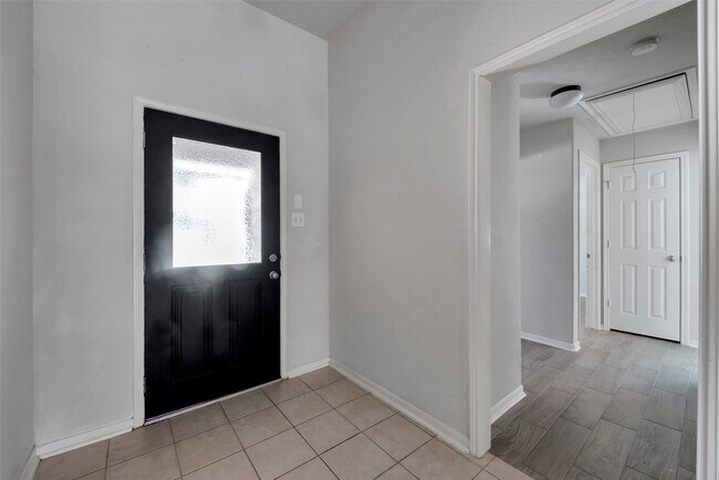 Building Photo - 2239 Waxwing Dr