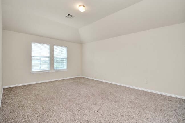 Building Photo - 2703 Lakecrest River Dr