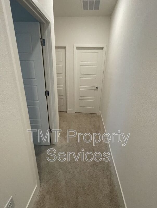 Building Photo - 1060 Lyonia Cir