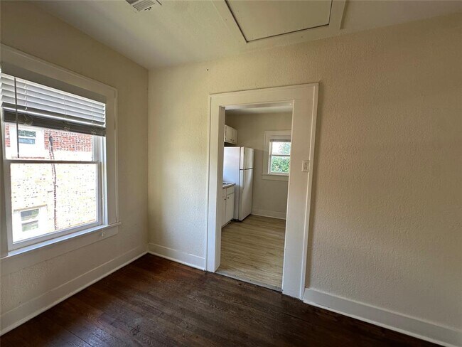Building Photo - 2421 Isabella St