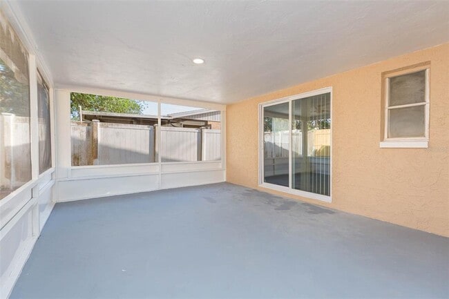 Building Photo - 11034 Tamarix Ave