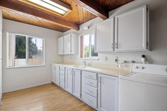 Building Photo - 335 Raffetto Dr