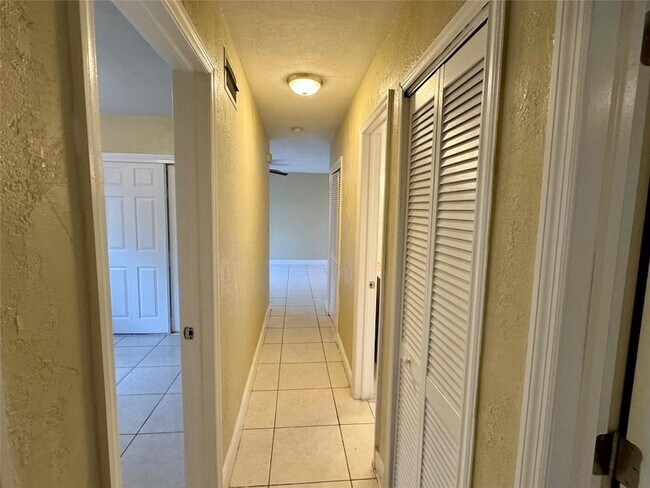 Building Photo - 6471 SW 27th Street