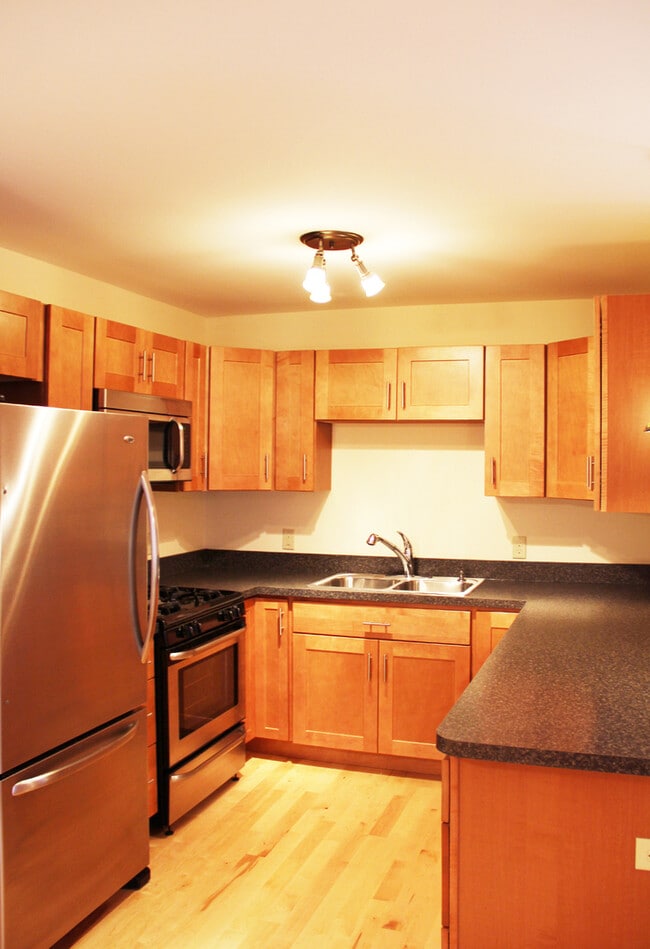 Building Photo - 39 Peru St