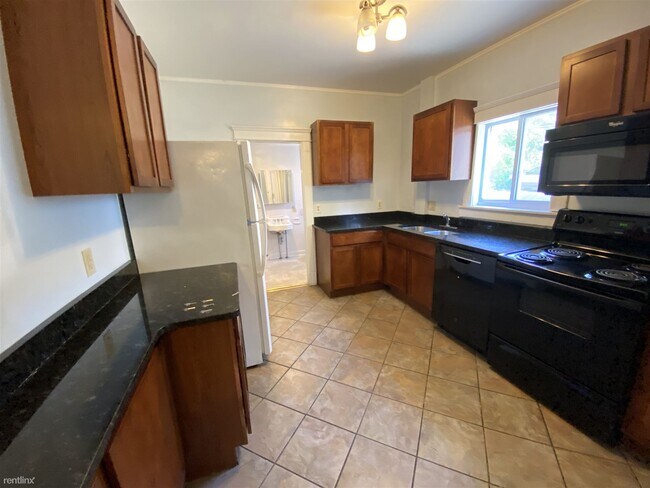 Building Photo - 7 br, 3 bath House - 524 Walnut St 524 Walnut