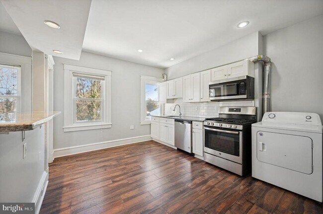 Building Photo - 1609 Upland Ave