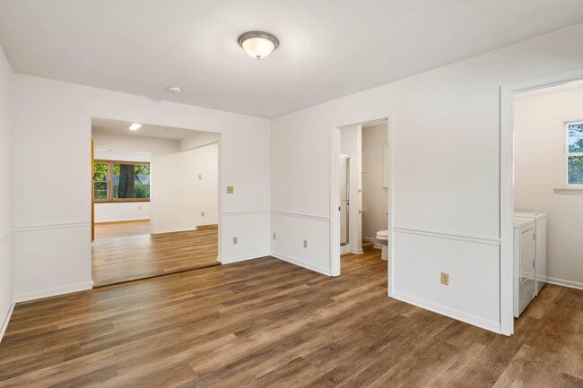 Building Photo - 2107 Garden Dr