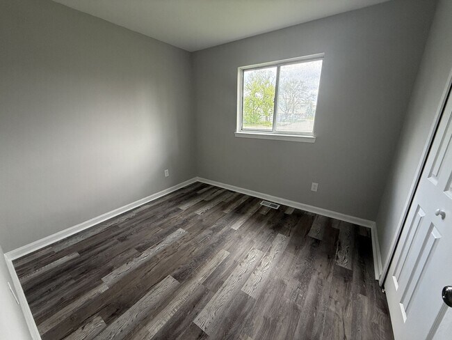 Building Photo - Quaint 3 bedroom Warren home