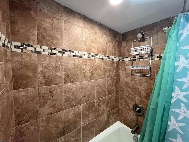 Building Photo - 406 N Dorset Ave